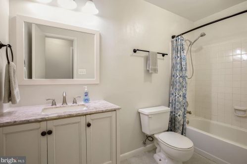 13468 Photo Dr, Woodbridge VA  22193-3930 exterior