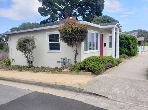 208 Pine Ave, Del Monte Park, CA 93950-3638