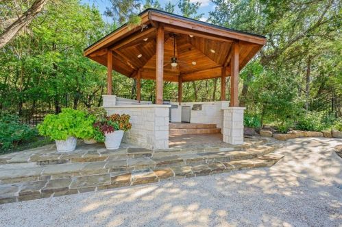 8009 Dark Vly Cv, Austin TX 78737-3520 exterior