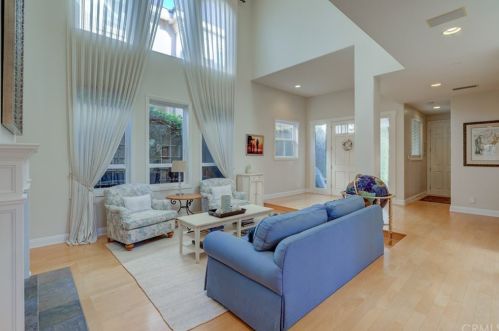 637 17th St, Manhattan Beach, CA 90266-4808