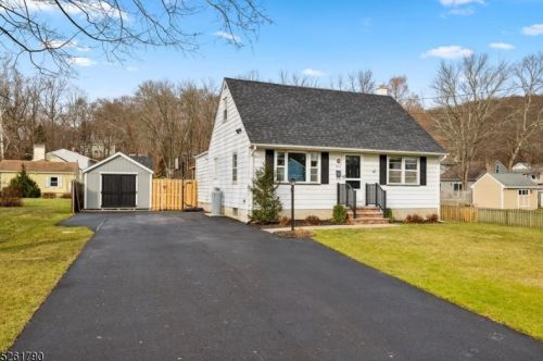 203 Hamilton Dr, Hackettstown NJ  07840-1327 exterior