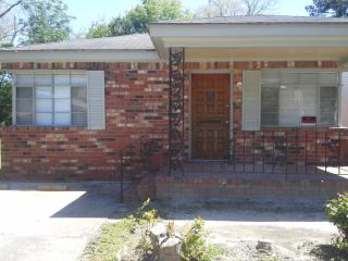 118 Mcintyre St, Savannah GA  31415-1916 exterior