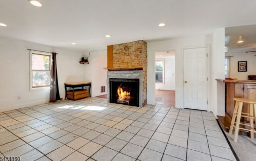 105 Main St, Lebanon, NJ 08833-2133