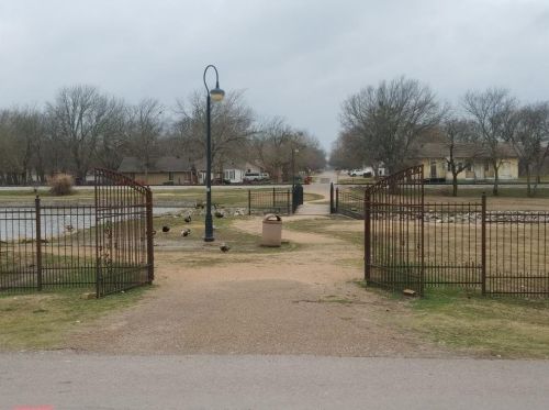 302 Maple St, Whitewright TX 75491-2616 exterior