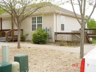 207 Owens Trl, Branson, MO 65616-2246
