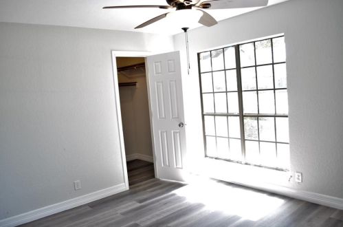 37 Colony Sq, Angleton TX 77515-3644 exterior