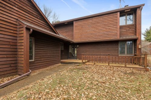 71 Spring Brook Rd, Rockford, IL 61114-6877