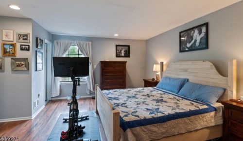 53 Manor Dr, Princeton NJ  08540-1643 exterior