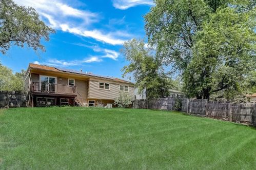 151 Camelot Way, Lemont IL  60440-2084 exterior