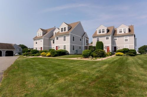 1101 Fairway Dr, Middletown, RI 02842-4586
