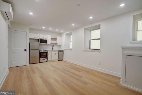 620 8th St, Philadelphia, PA 19123-3402