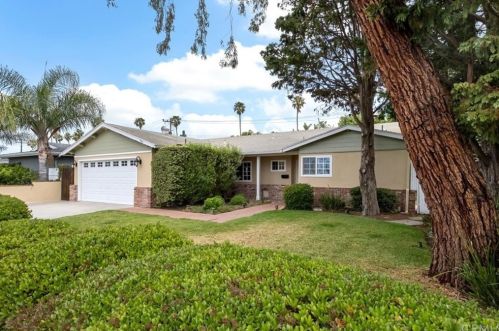 7671 Ontario Dr, Huntington Beach, CA 92648-1427
