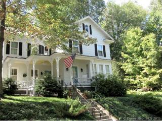 44 Orchard St, Winsted, CT 06098-1920