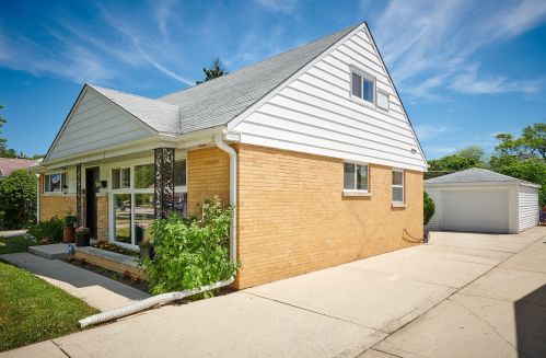 7835 Octavia Ave, Niles IL  60714-2907 exterior