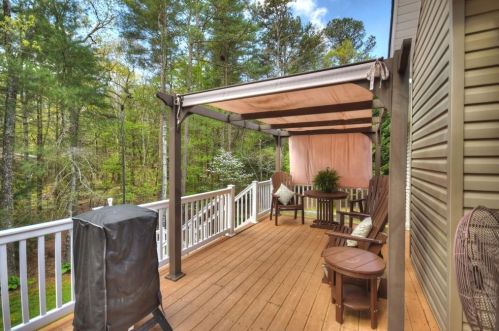 16 Owensby Mill Dr, Ellijay, GA 30536-6261