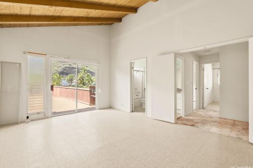 6897 Niumalu Loop, Honolulu HI  96825-1646 exterior