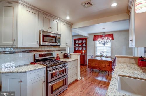 1321 Cheves Pl, Lancaster PA  17603-4943 exterior