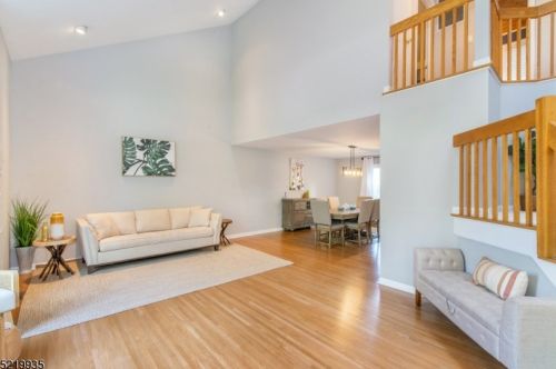 31 Drake Ct, Dover NJ  07869-4851 exterior