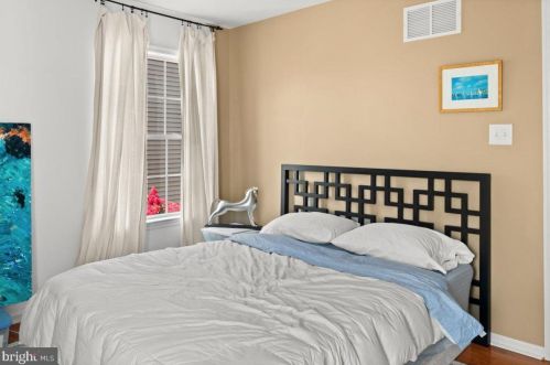 30 St, Trenton NJ 08691-4145 exterior