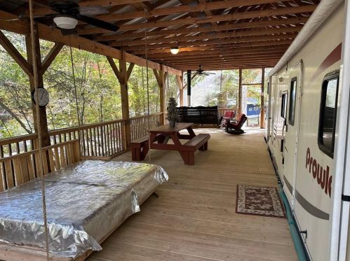 1095 Ogden Dr, Ellijay, GA 30540-6179