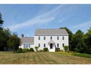 47 Peabody Dr, Kensington, NH 03833-6424