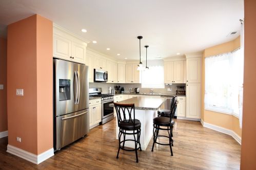 1112 Wembley Dr, Island Lake, IL 60042-9576