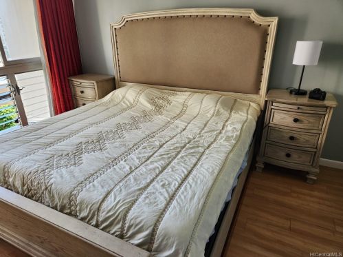 500 University Ave, Honolulu HI  96826-4904 exterior