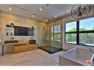 623 Edinburgh Ave, Los Angeles CA  90048-2311 exterior