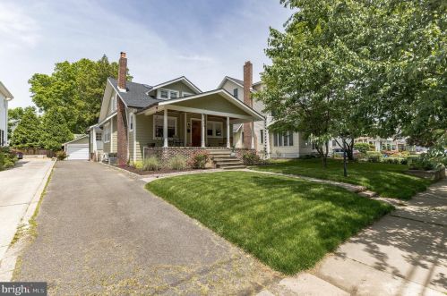 131 Hopkins Ave, Tavistock, NJ 08033-1406