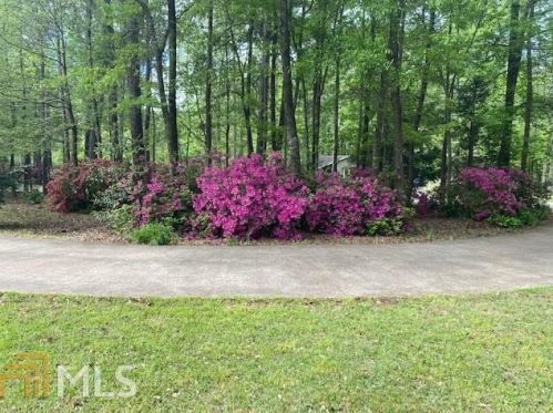 58 Woodlake Ct, Lagrange, GA 30240-8990