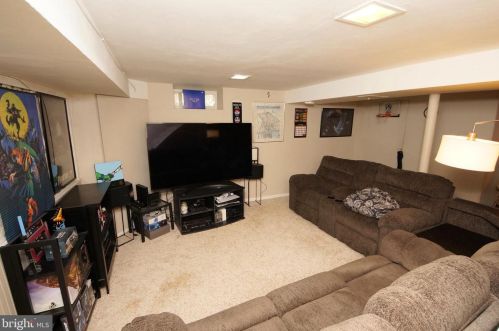 41 Holt Cir, Trenton NJ  08619-1605 exterior