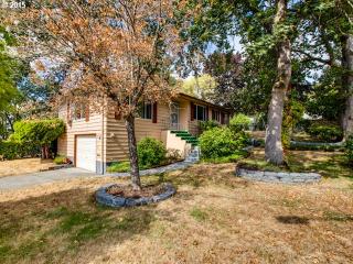 740 Clarendon St, Gladstone, OR