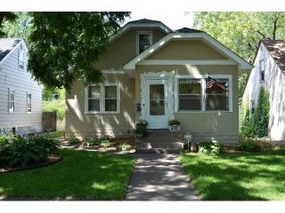 3118 Arthur St, Minneapolis MN  55418-1434 exterior