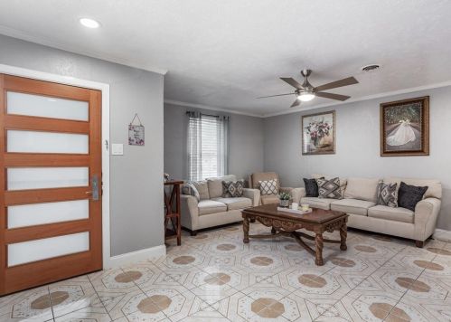 2810 Altman Dr, Irving TX  75062-4227 exterior