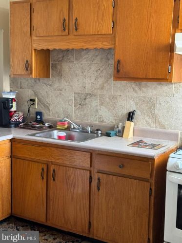 250 Comly St, Philadelphia PA 19120-1124 exterior