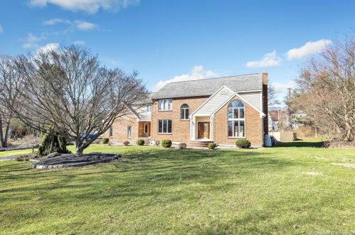 65 Mohegan Rd, Huntington, CT 06484-2443