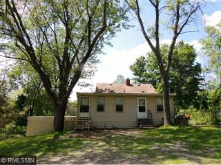 5213 Woodhill Rd, Hopkins, MN 55345-4755
