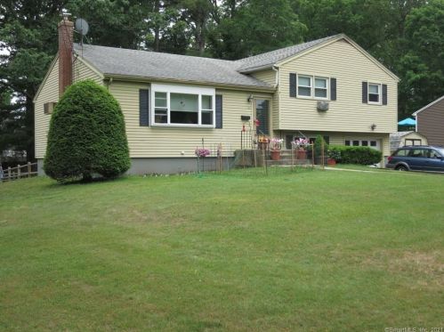 120 Midland Dr, Colchester, CT 06415-1332