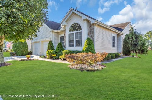 4 Spyglass Dr, Jackson Twp, NJ 08527-4010