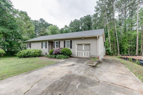 5054 Brownlee Rd, Lilburn, GA 30047-5511
