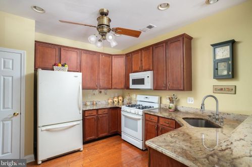 259 Meadowlark Dr, Trenton NJ  08690-3578 exterior