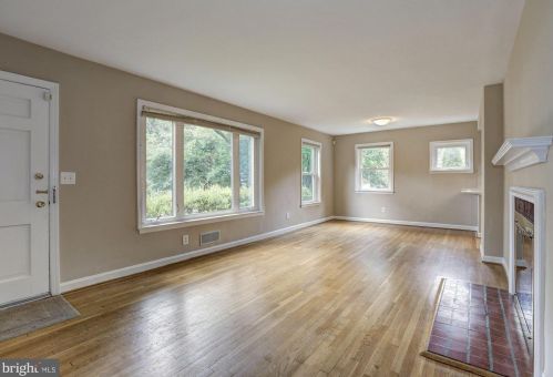 8406 Park Crest Dr, Silver Spring MD  20910-5421 exterior