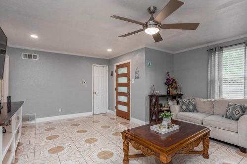 2810 Altman Dr, Irving TX  75062-4229 exterior