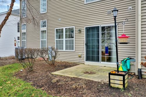 590 Yorkshire Ln, Pingree Grove IL  60140-9159 exterior