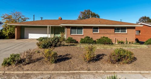 9552 Indian Ridge Dr, Sandy, UT 84092-2945