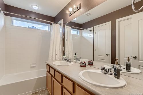 212 Newbern Way, Aurora CO 80016-6124 exterior