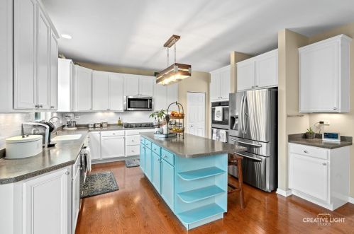 182 Sunflower Ln, Hanover Park, IL 60103-2309