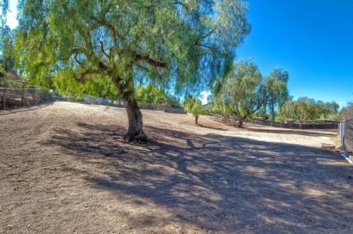 616 Estrelita Dr, Vista CA  92084-7926 exterior