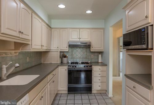 22 Valleybrook Dr, Lancaster PA  17601-4623 exterior