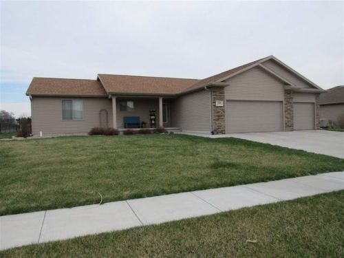 1308 Lakeridge Dr, Hastings, NE 68901-2642